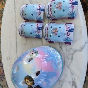 Frozen 2 helmet and pads set